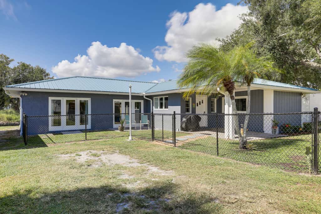 Boat Dock & Yard: Waterfront Okeechobee Retreat