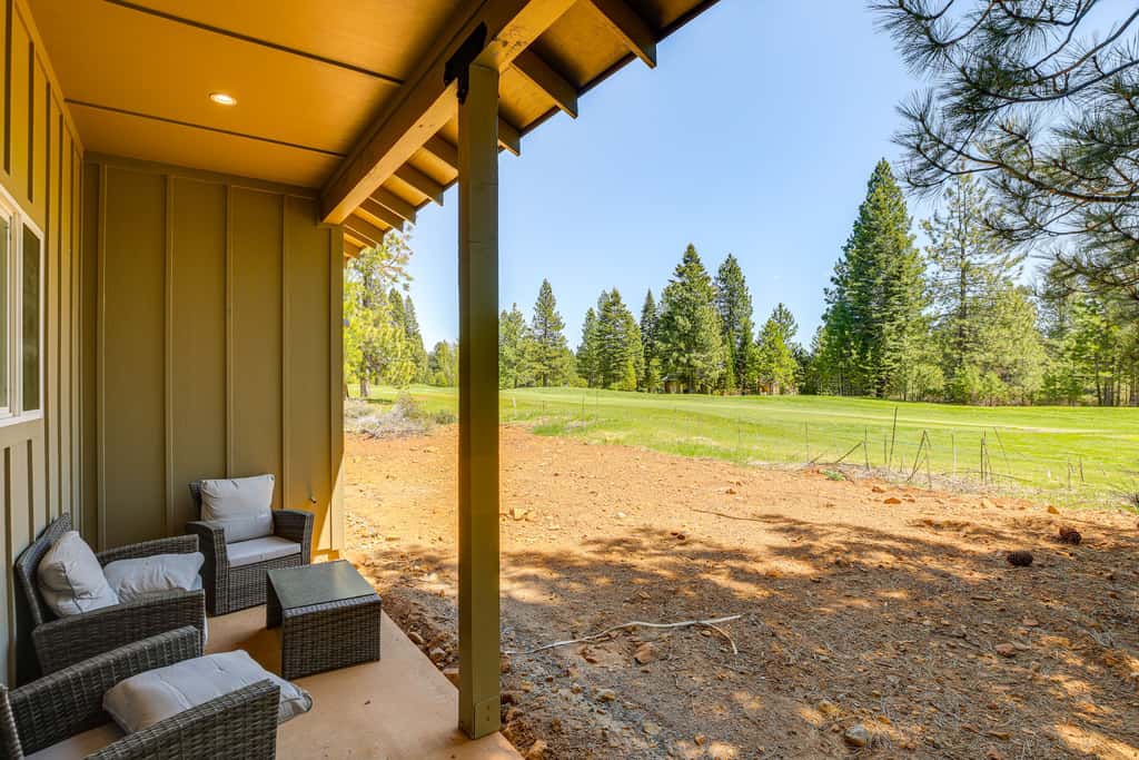 2 Mi to Lake Almanor: Home w/ Golf Course Views!