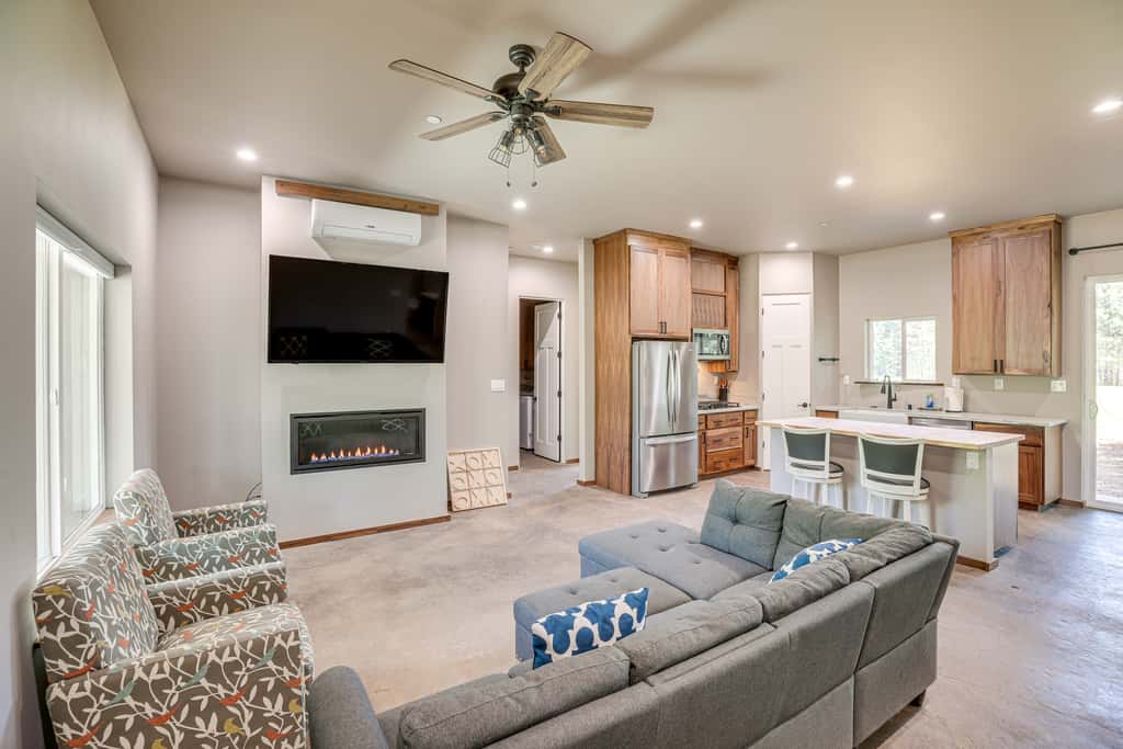 2 Mi to Lake Almanor: Home w/ Golf Course Views!