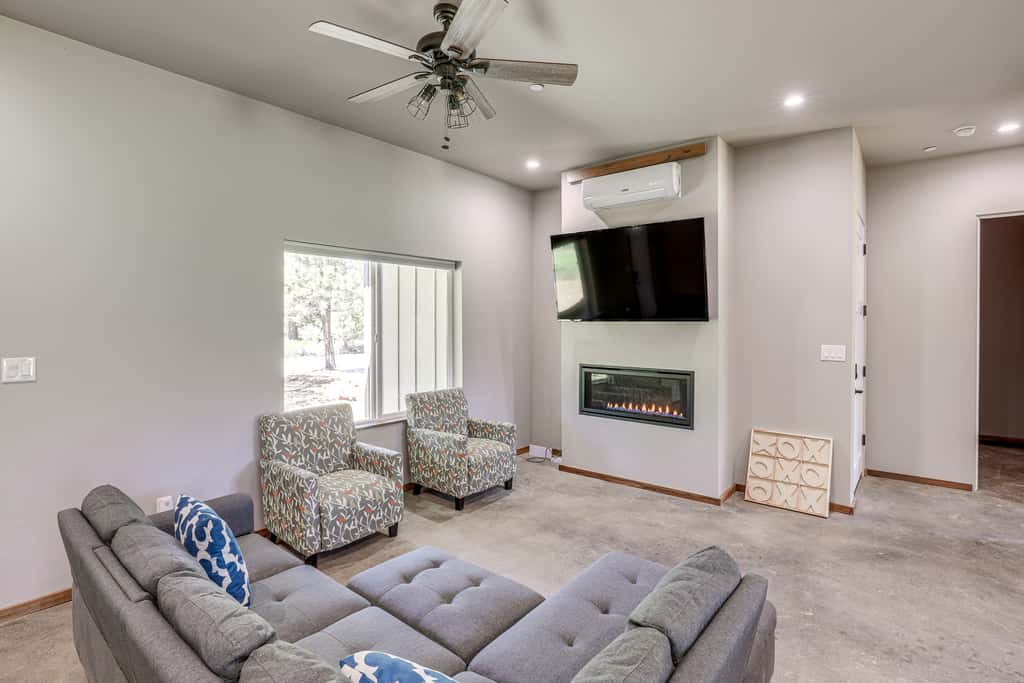 2 Mi to Lake Almanor: Home w/ Golf Course Views!