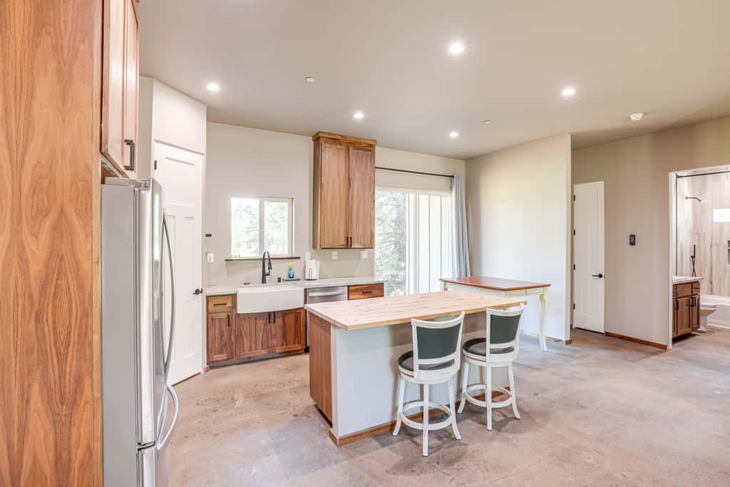 2 Mi to Lake Almanor: Home w/ Golf Course Views!