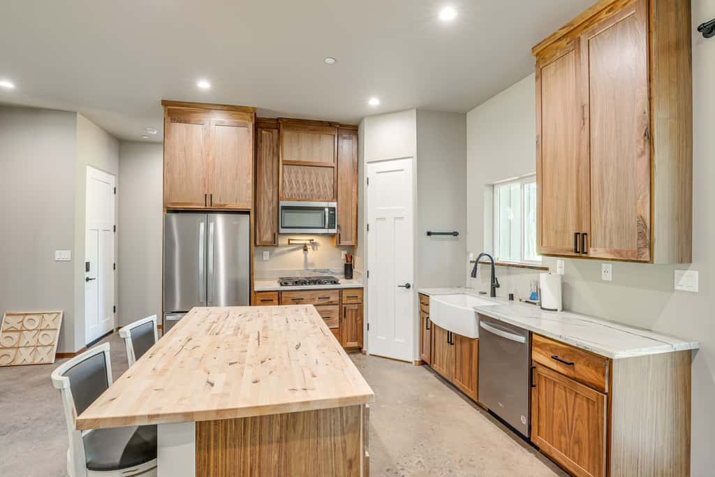 2 Mi to Lake Almanor: Home w/ Golf Course Views!