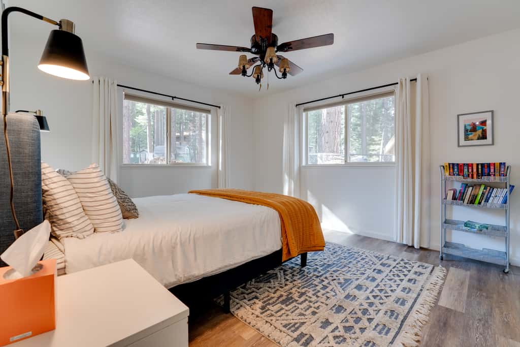 1 Mi to Lake Almanor! Northern Sierra Family Cabin