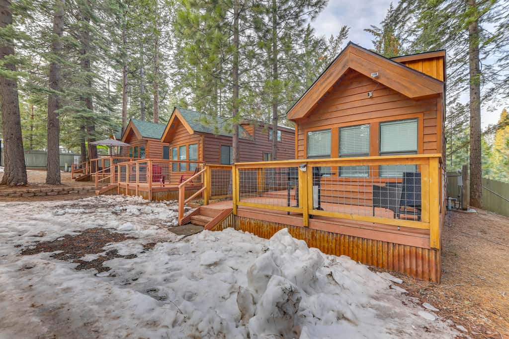 Cozy & Restful Cabin, 2 Blocks to Lake Almanor