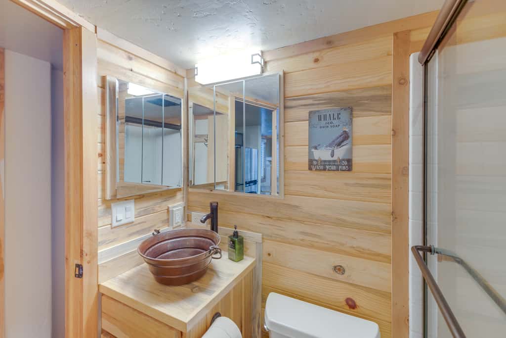 Cozy & Restful Cabin, 2 Blocks to Lake Almanor