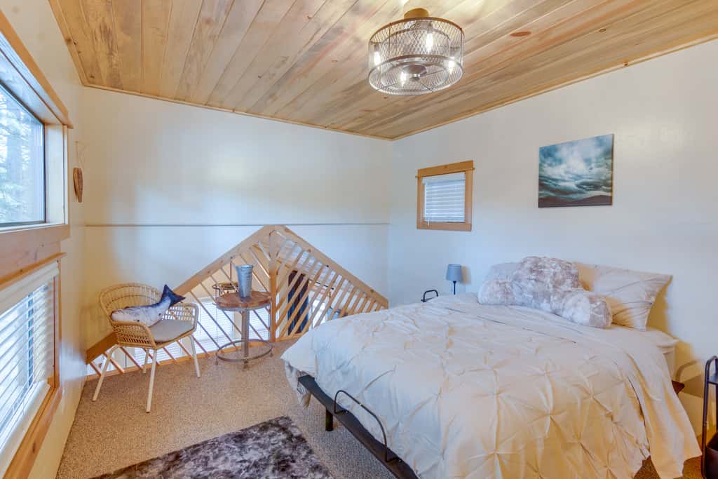 Cozy & Restful Cabin, 2 Blocks to Lake Almanor