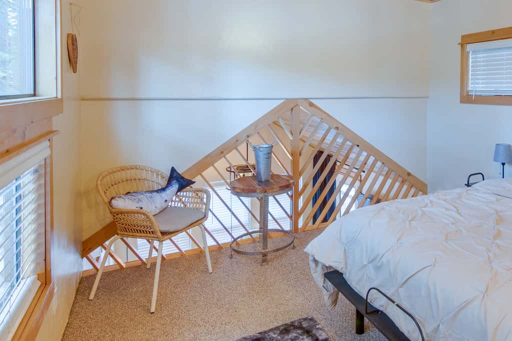 Cozy & Restful Cabin, 2 Blocks to Lake Almanor