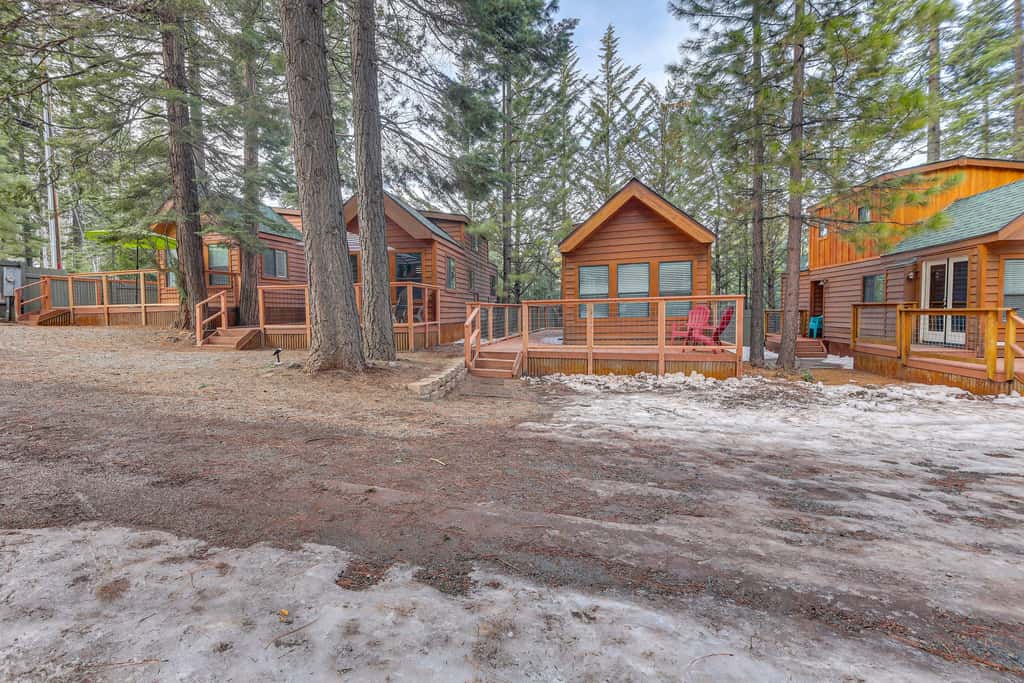 Cozy & Restful Cabin, 2 Blocks to Lake Almanor
