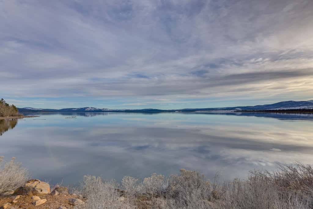 Cozy & Restful Cabin, 2 Blocks to Lake Almanor
