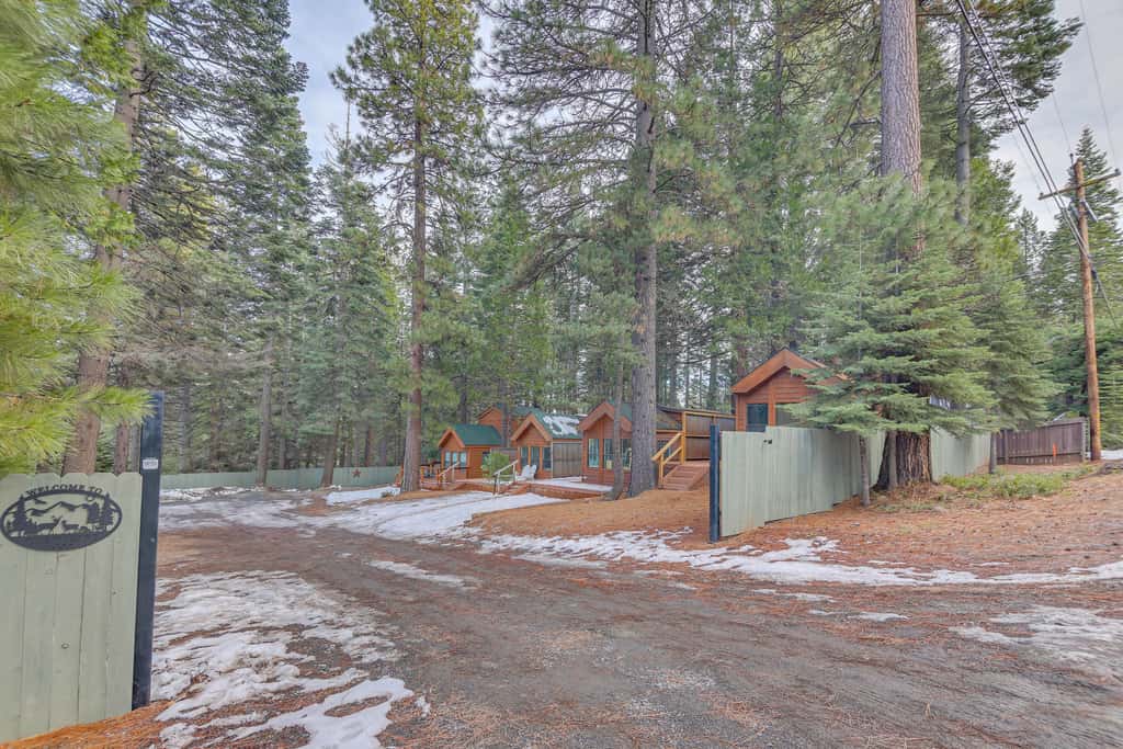 Cozy & Restful Cabin, 2 Blocks to Lake Almanor