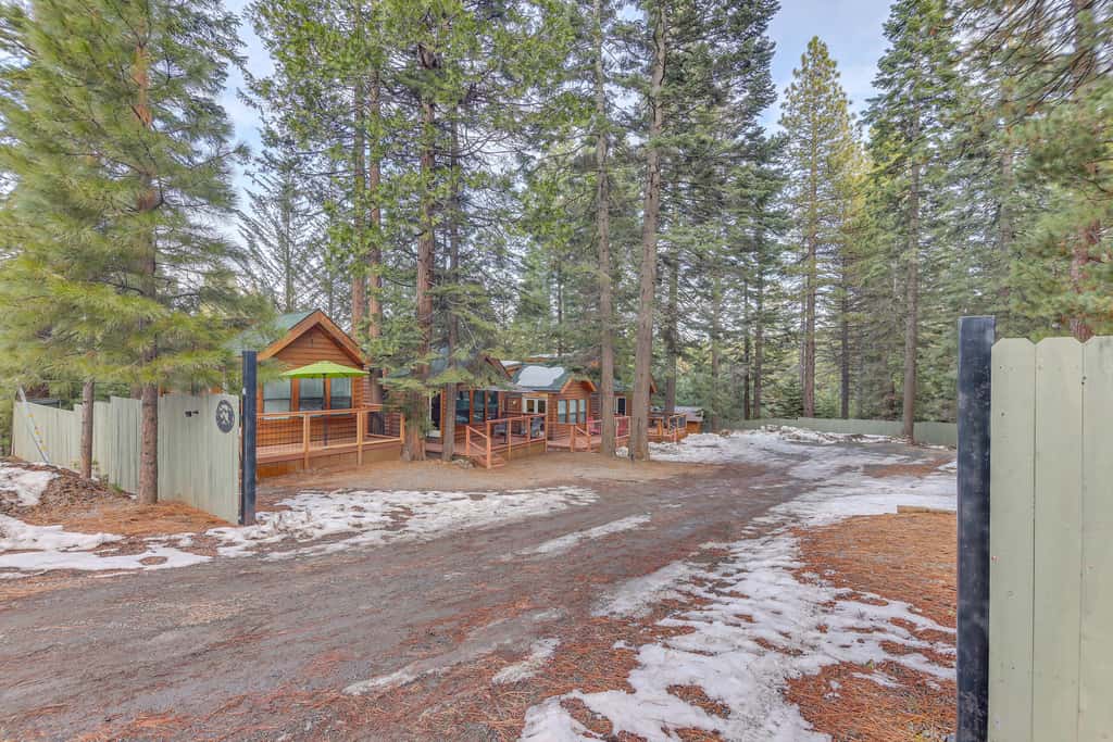 Cozy & Restful Cabin, 2 Blocks to Lake Almanor