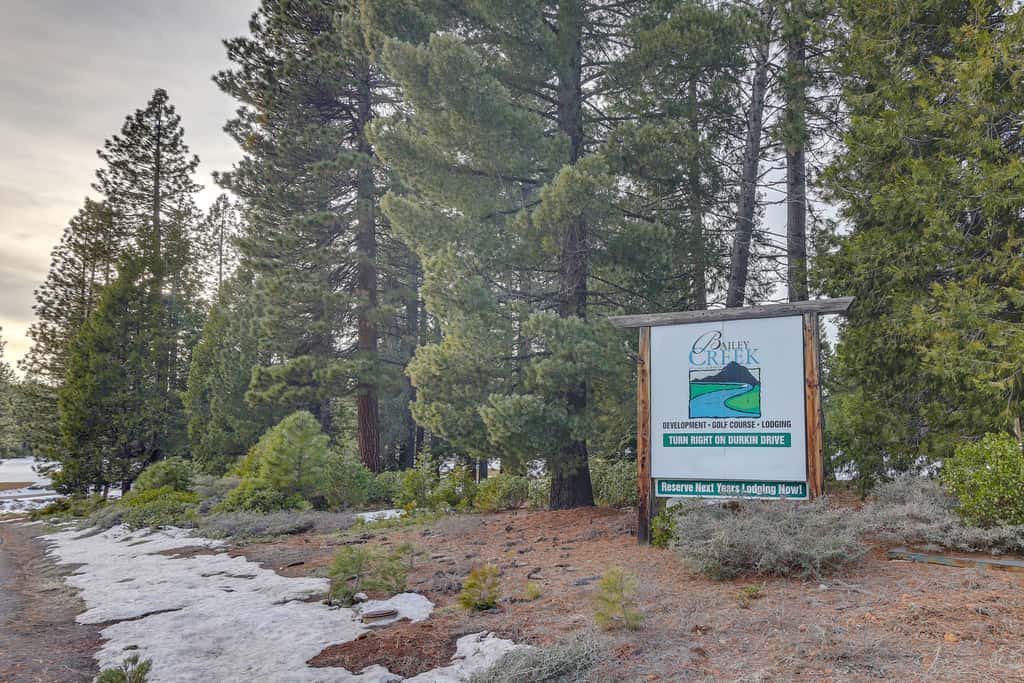 Cozy & Restful Cabin, 2 Blocks to Lake Almanor