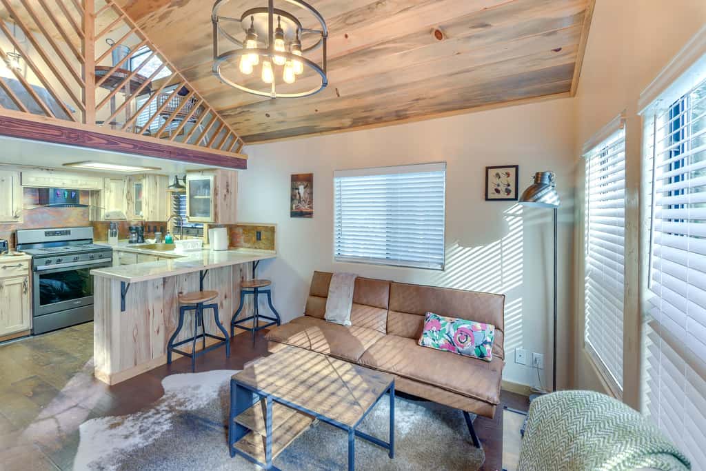 Cozy & Restful Cabin, 2 Blocks to Lake Almanor