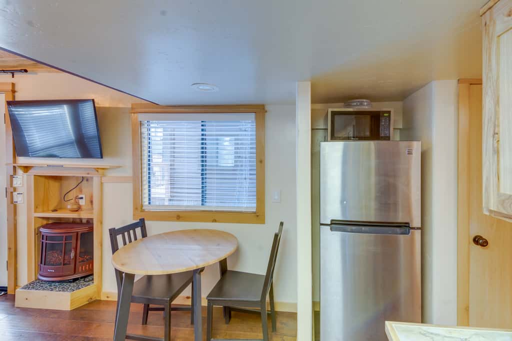 Cozy & Restful Cabin, 2 Blocks to Lake Almanor