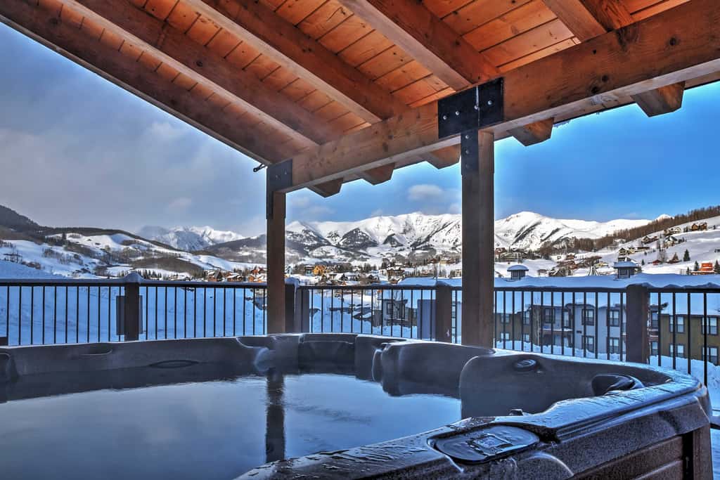 'Eagle's Nest' Crested Butte Townhome w/ Mtn Views