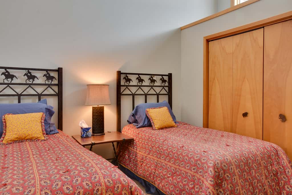 'Eagle's Nest' Crested Butte Townhome w/ Mtn Views