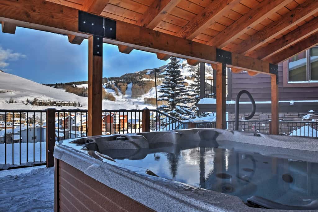 'Eagle's Nest' Crested Butte Townhome w/ Mtn Views