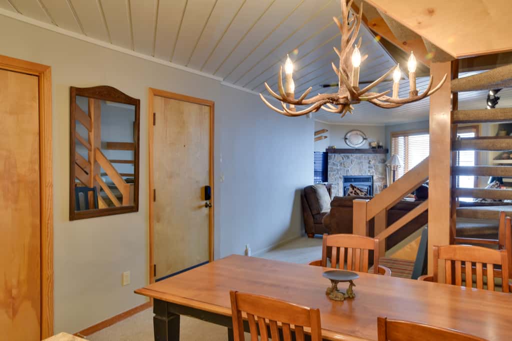 'Eagle's Nest' Crested Butte Townhome w/ Mtn Views