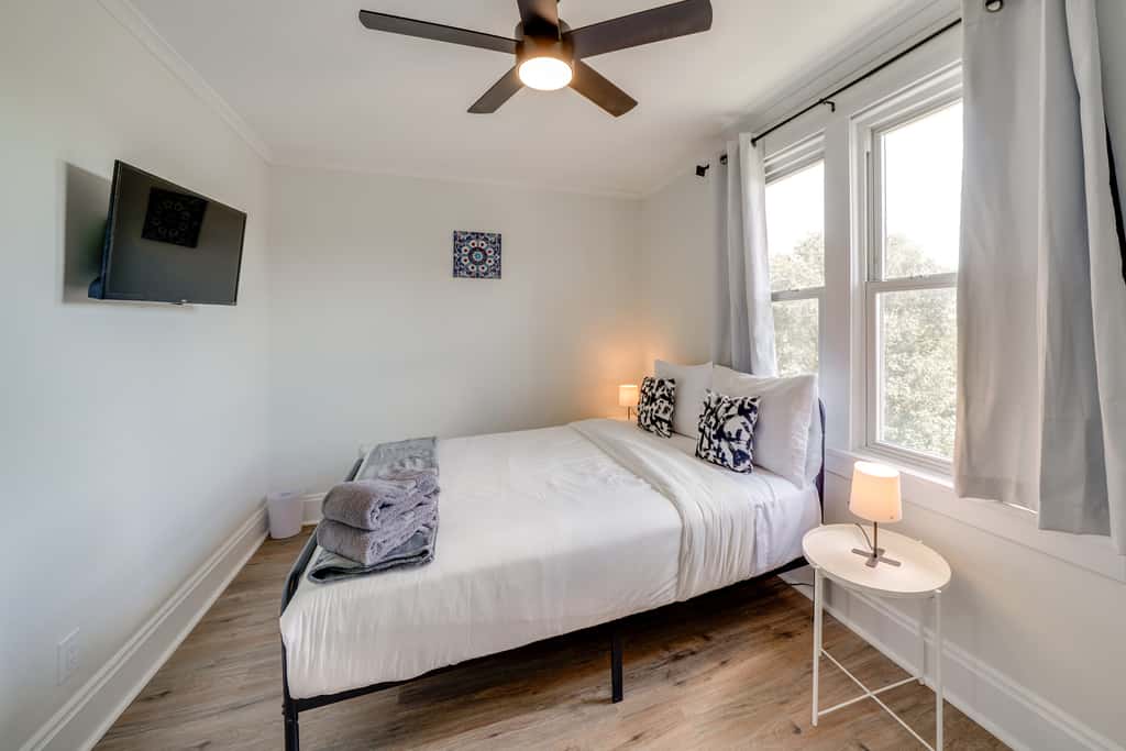 4 Mi to Dtwn: Pet-Friendly Home in Pittsburgh