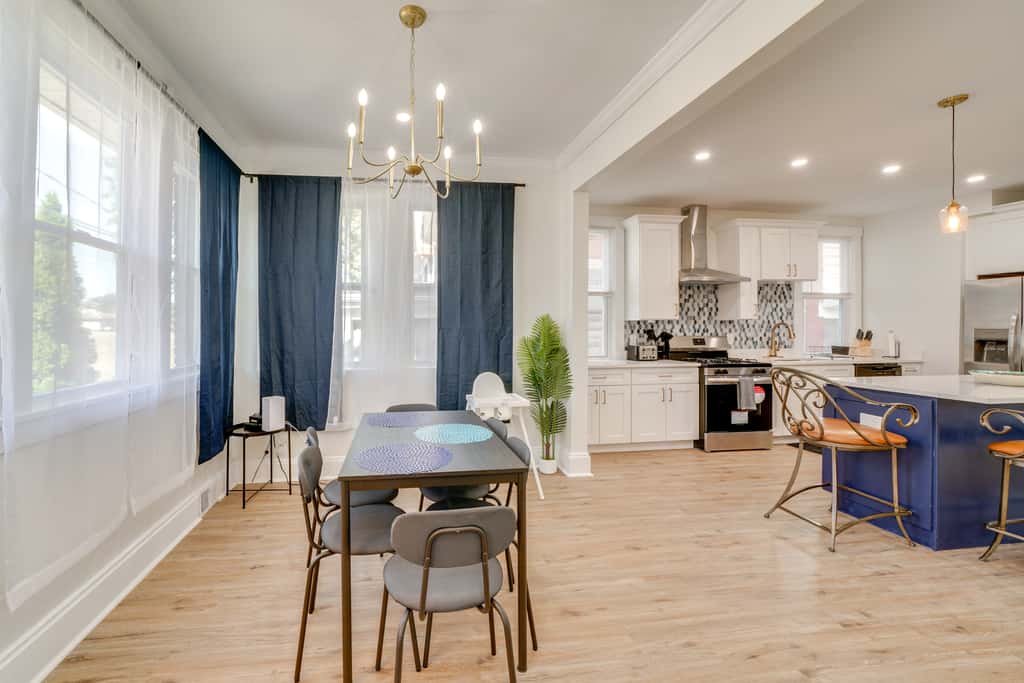 4 Mi to Dtwn: Pet-Friendly Home in Pittsburgh
