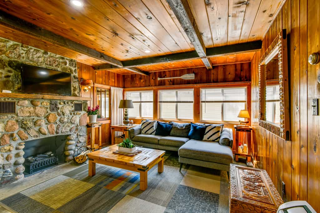 Houghton Lake Cabin: 0.3 Mi to Beach & Pier!