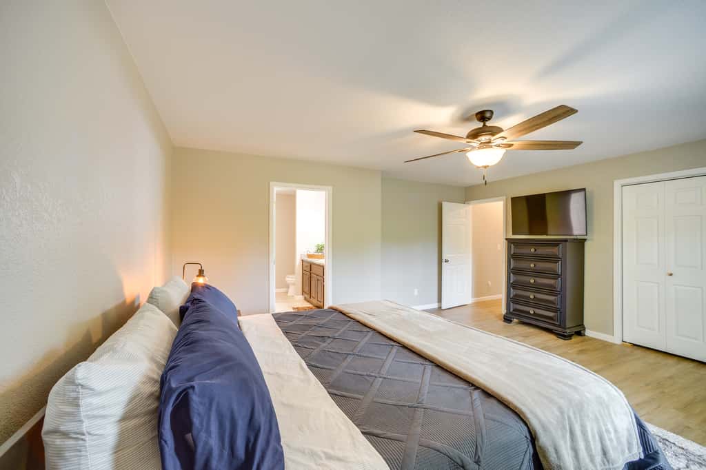 Lake Guntersville Vacation Rental w/ Fire Pit