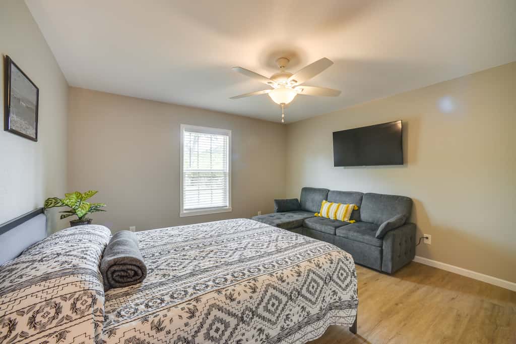 Lake Guntersville Vacation Rental w/ Fire Pit