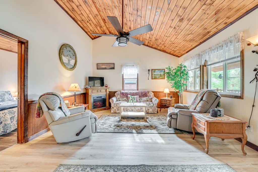 2 Mi to Lake Champlain: Cabin w/ River Access!