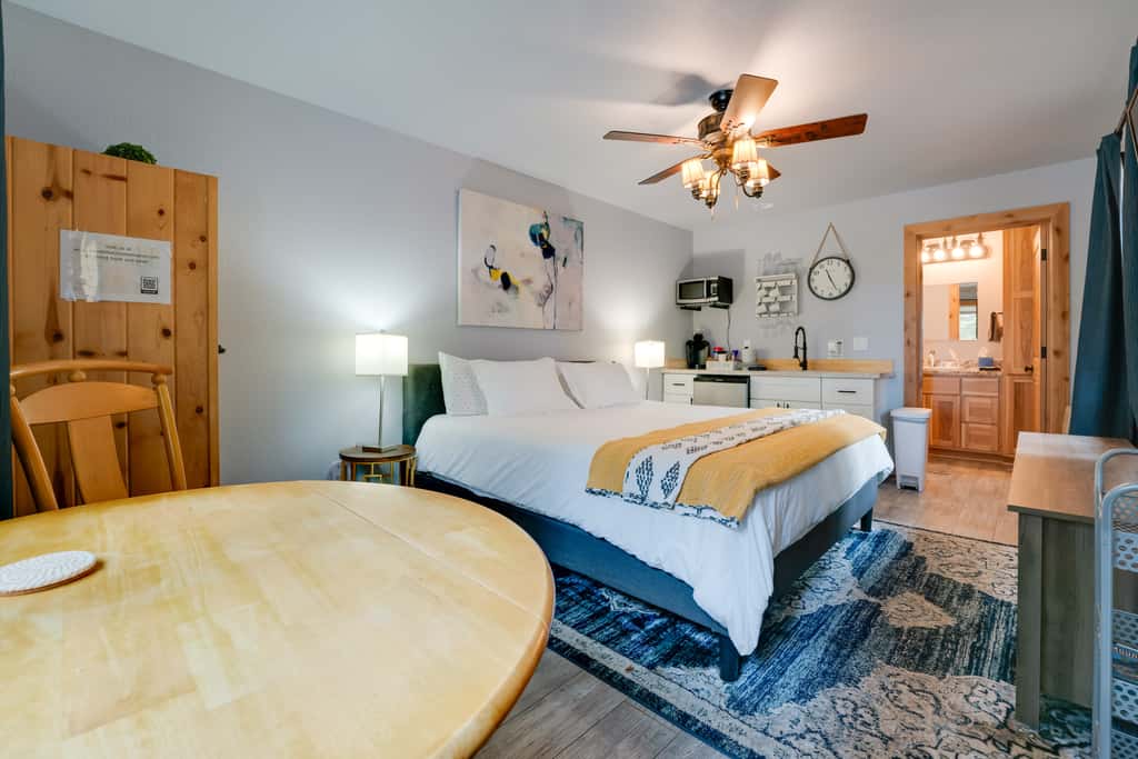 Gateway to Lassen Volcanic! Cozy Woodland Studio