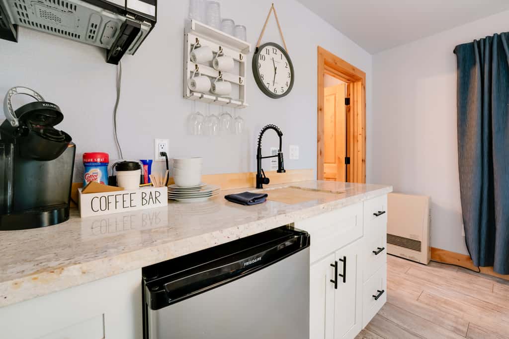 Gateway to Lassen Volcanic! Cozy Woodland Studio