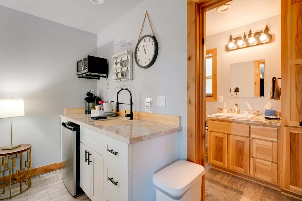 Gateway to Lassen Volcanic! Cozy Woodland Studio