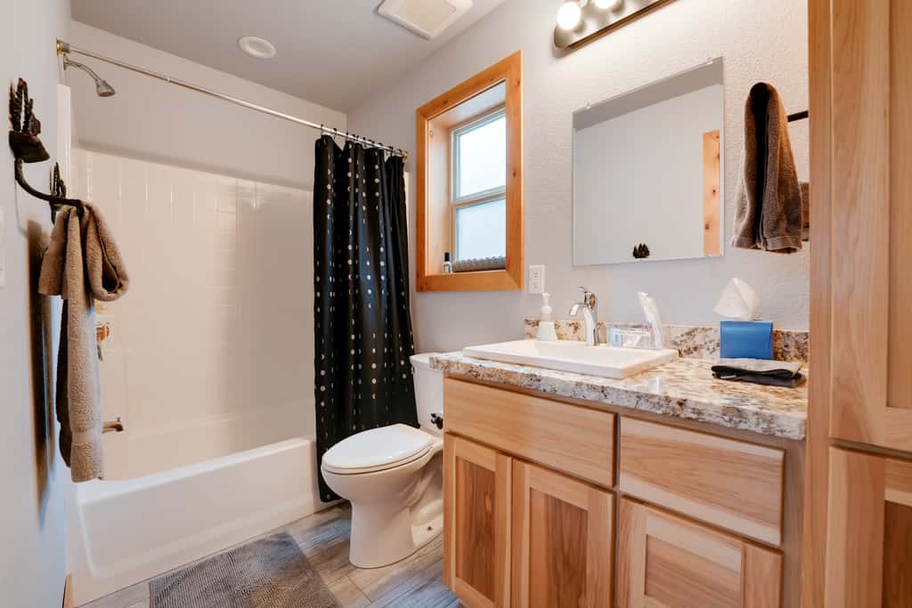 Gateway to Lassen Volcanic! Cozy Woodland Studio