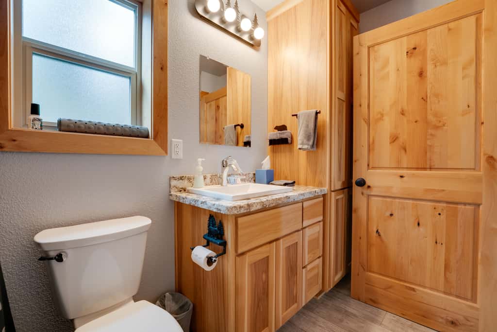 Gateway to Lassen Volcanic! Cozy Woodland Studio