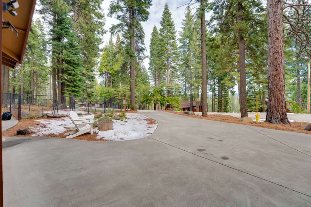 Gateway to Lassen Volcanic! Cozy Woodland Studio