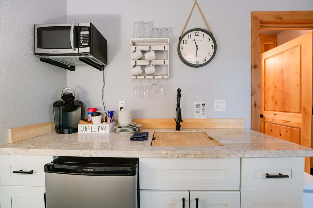 Gateway to Lassen Volcanic! Cozy Woodland Studio