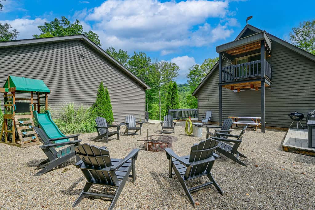 ‘Shady Point Retreat’ w/ Hot Tub & Pickleball!