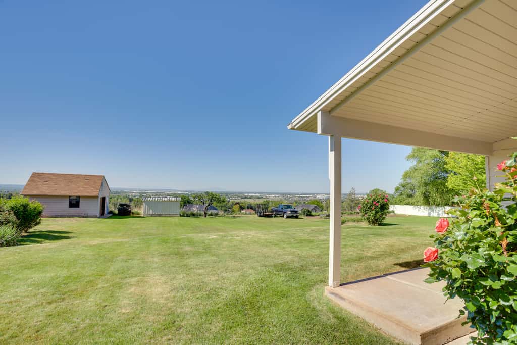 Scenic Patio & Views! Stay 10 Mi to Nordic Valley
