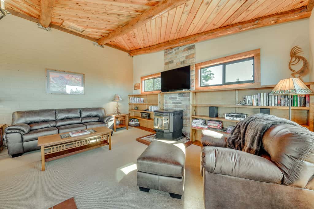 Cloudcroft Cabin w/ View ~ 4 Mi to Ski Cloudcroft!