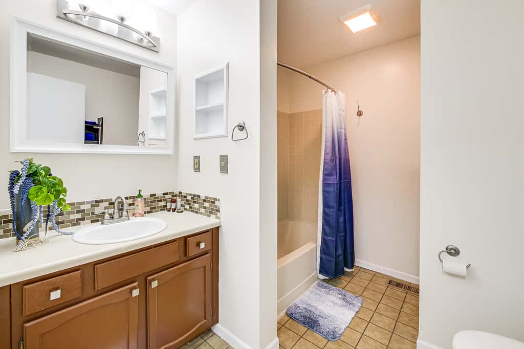 Lakefront Port Clinton Condo w/ Boat Dock & Slip!