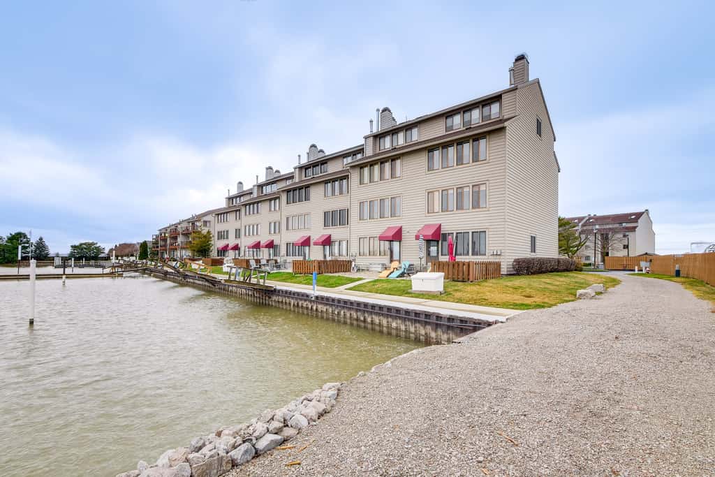 Lakefront Port Clinton Condo w/ Boat Dock & Slip!