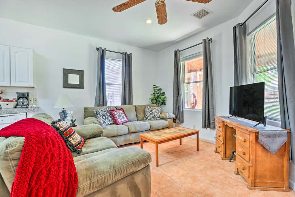 Cozy & Relaxing Eloy Apartment w/ Pool Access