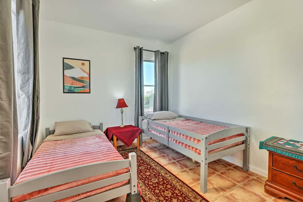 Cozy & Relaxing Eloy Apartment w/ Pool Access