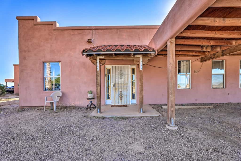 Cozy & Relaxing Eloy Apartment w/ Pool Access
