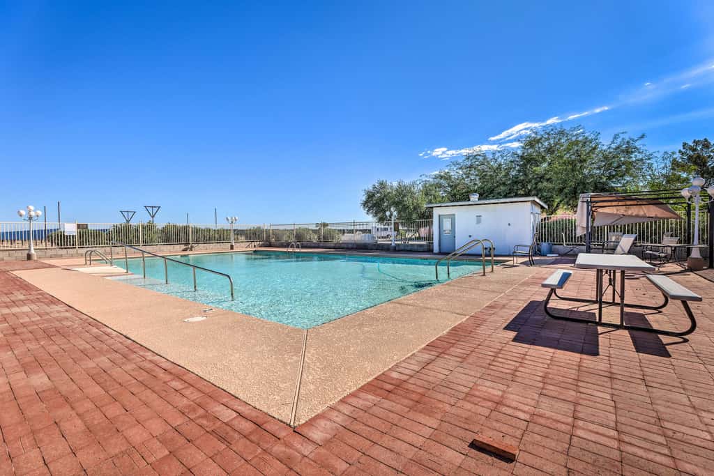 Cozy & Relaxing Eloy Apartment w/ Pool Access