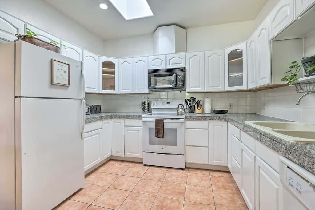 Cozy & Relaxing Eloy Apartment w/ Pool Access