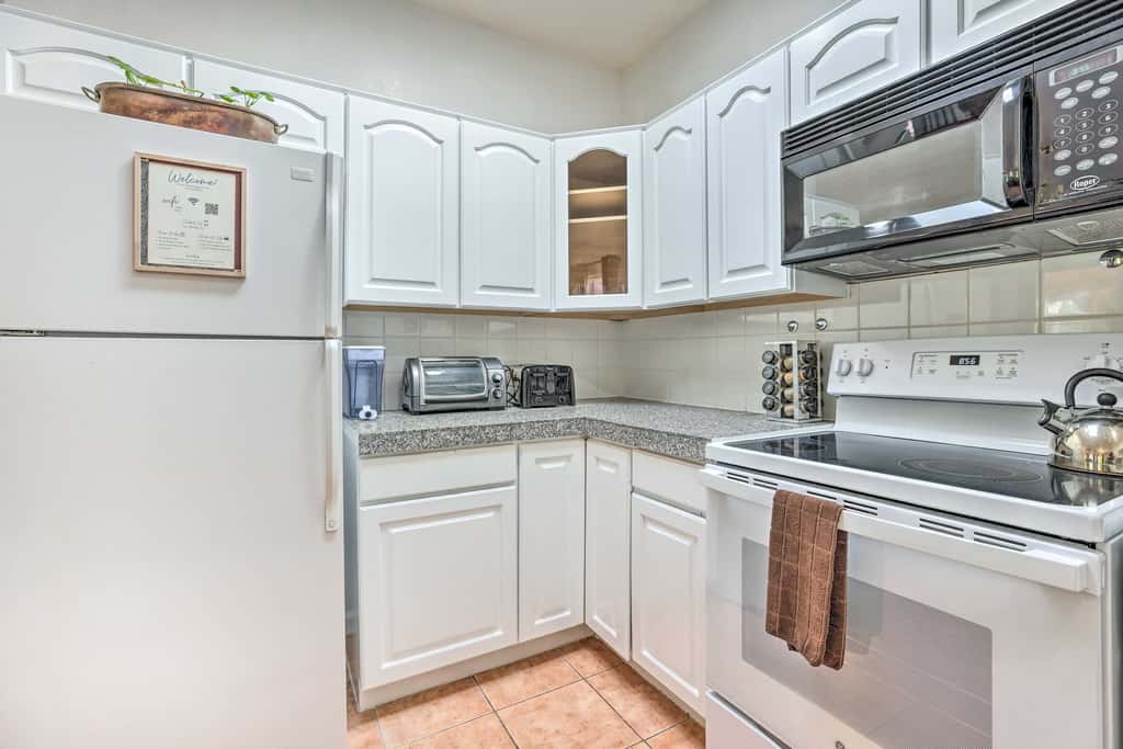 Cozy & Relaxing Eloy Apartment w/ Pool Access