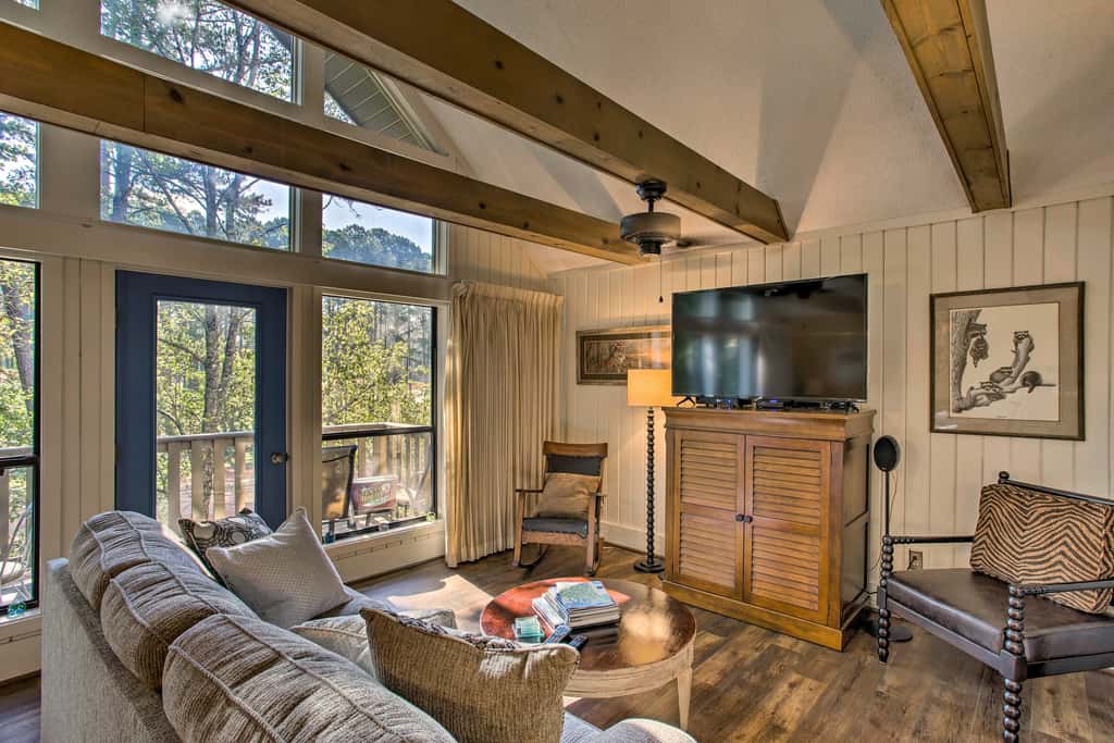 Keowee Keys Home w/ Mountains View & Lake Access!