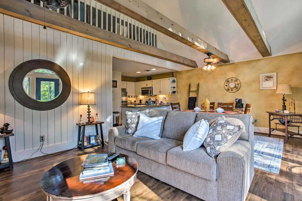 Keowee Keys Home w/ Mountains View & Lake Access!