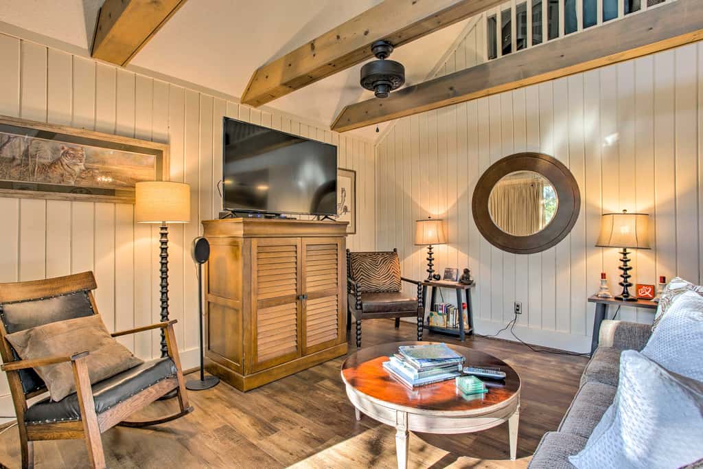 Keowee Keys Home w/ Mountains View & Lake Access!