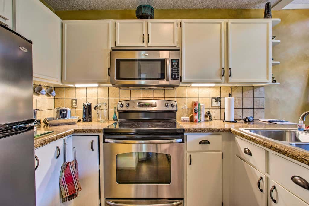 Keowee Keys Home w/ Mountains View & Lake Access!